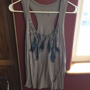 Decree peacock feather top 🔴 5 for $15